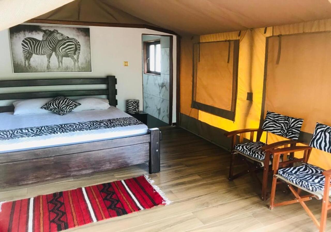 Oldonyo Orok Lodge Kajiado Bagian luar foto